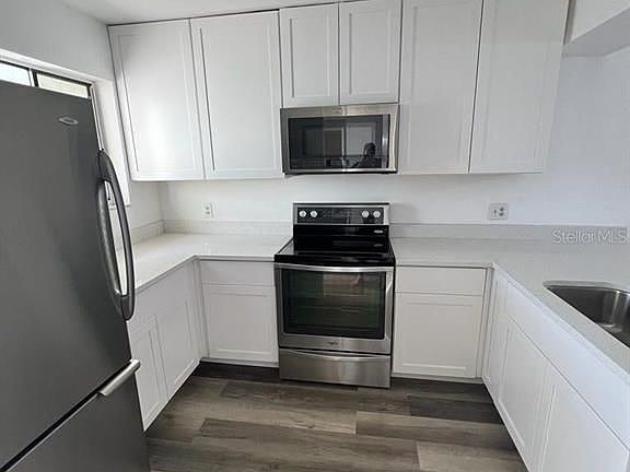 2nd image of 18 Saint Andrews Ct