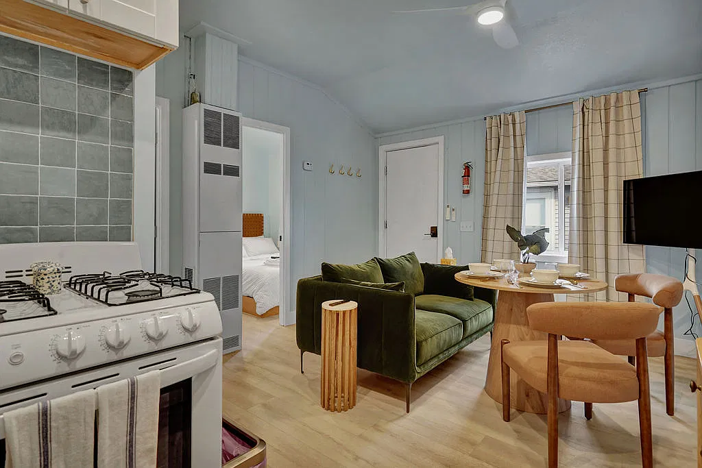 2 bed, 350 sqft, $950 — Photo 3
