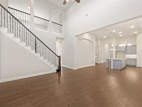 5th image of 7812 Lewisville Ln