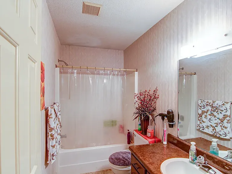 Tiffany Lane Duplexes — Photo 9