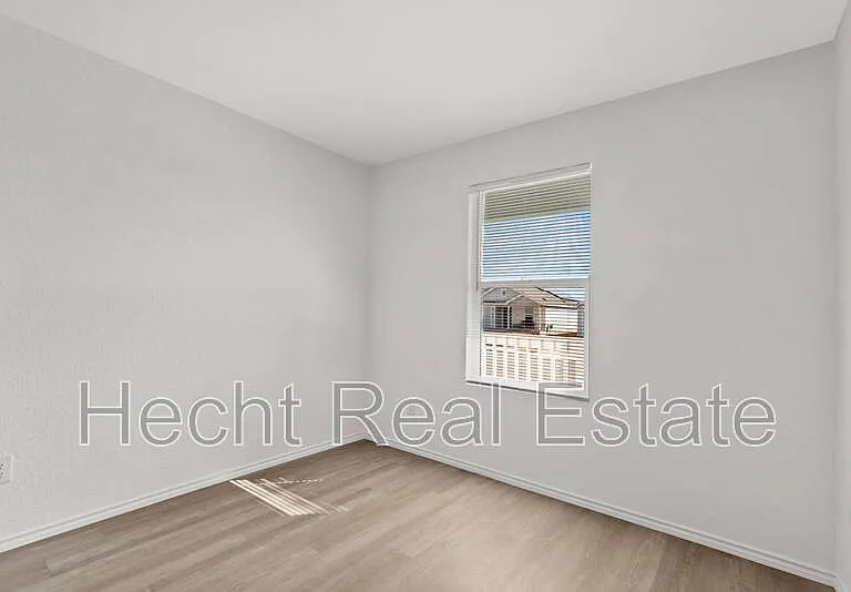 2910 Green Finch — Photo 26