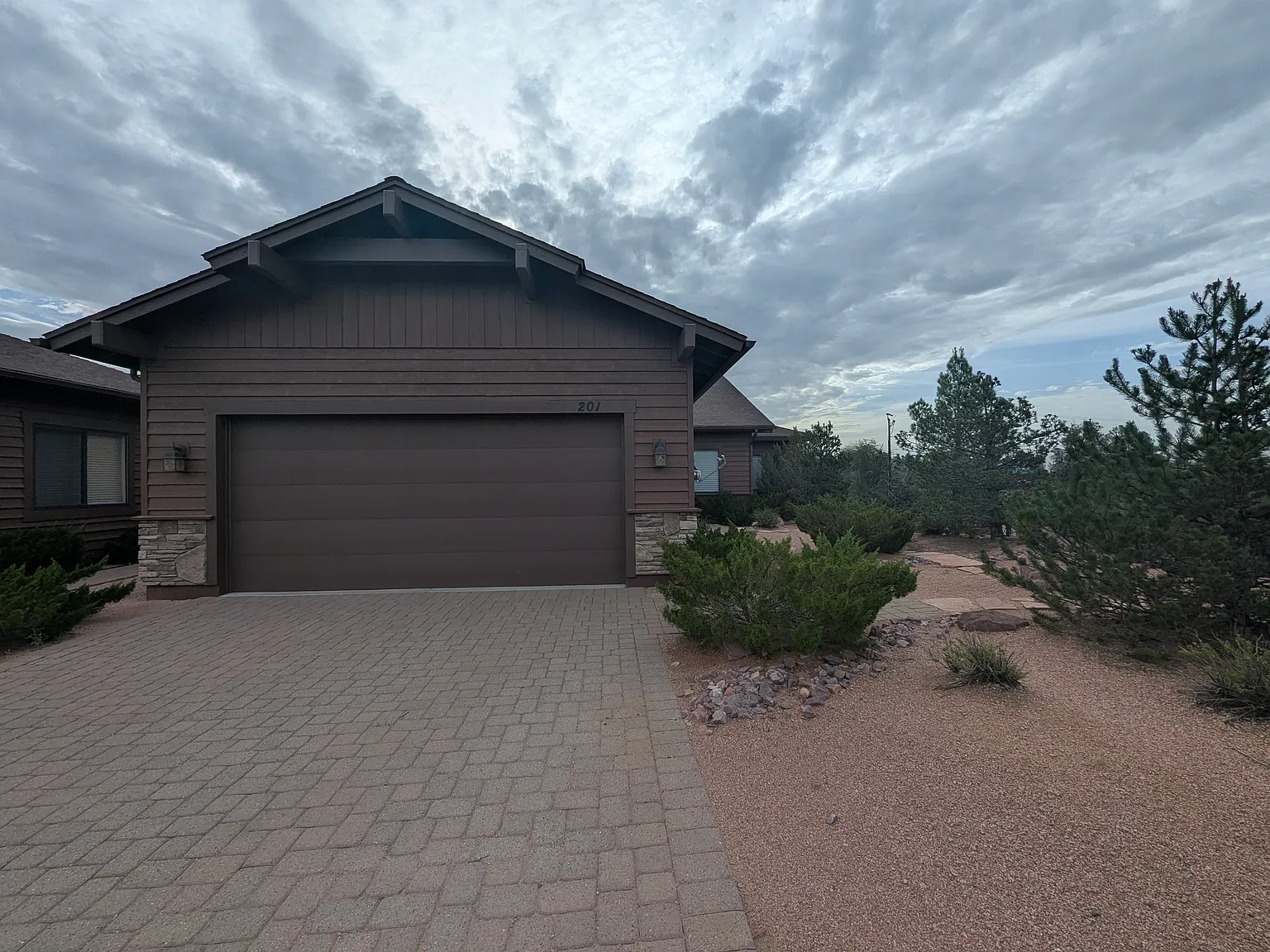 3 bed, 1860 sqft, $2,800 — Photo 2