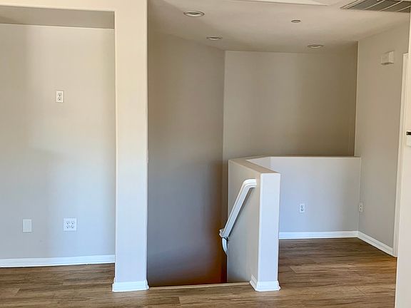 5th image of 204 Aurora Ave