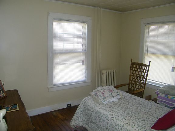 Bedroom (first floor)