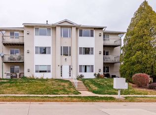 3470 Parkwild Dr APT 11, Bettendorf, IA 52722