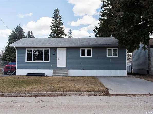 512 4th STREET E, Wynyard, SK S0A 4T0