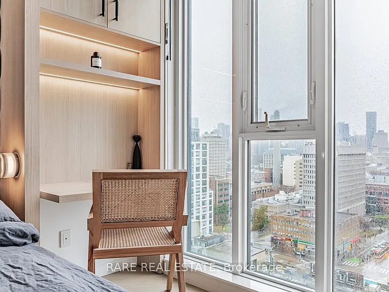 297 College St #Penthouse 5 — Photo 32