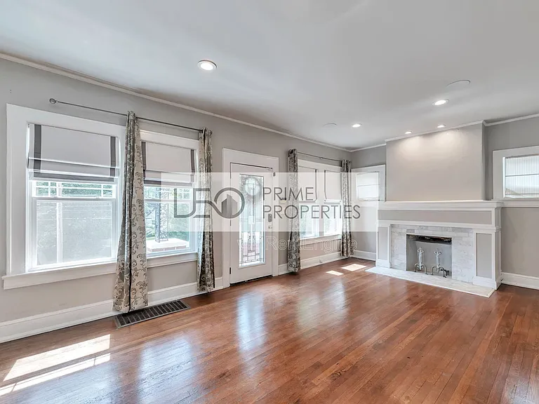 1745 Sylvan Rd SW — Photo 2