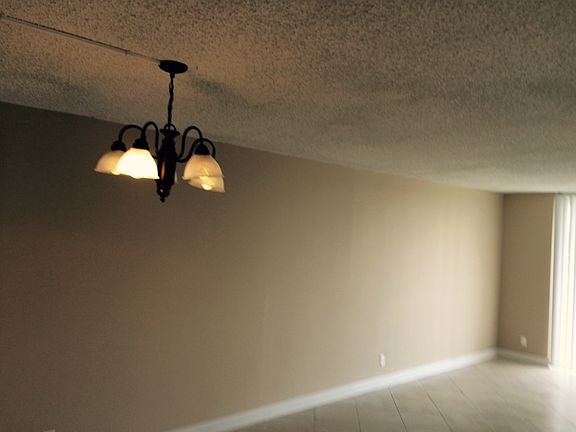 5th image of 3150 W Rolling Hills Cir APT 302