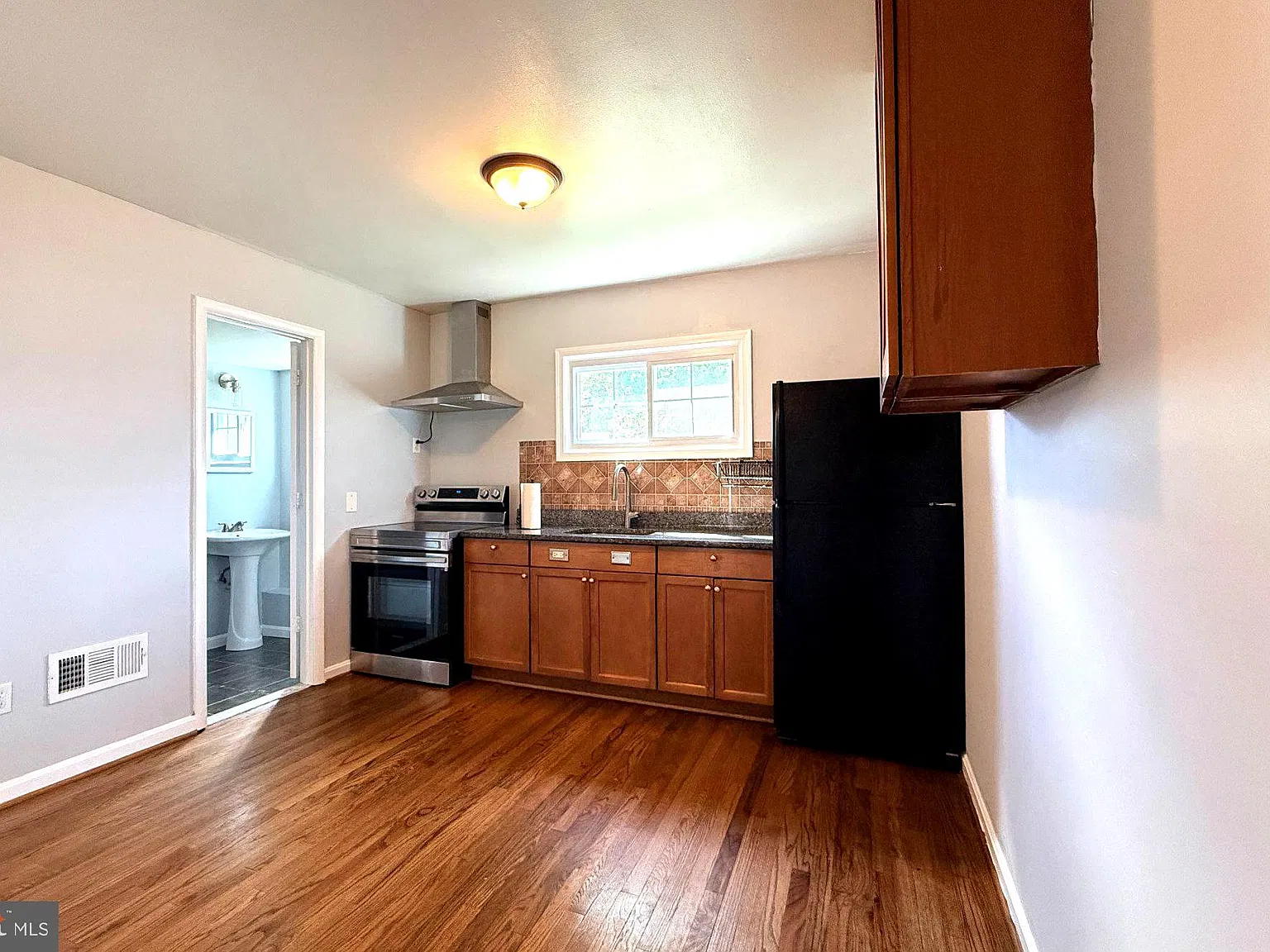 1 bed, 1.0 bath, 650 sqft, $1,700 — Photo 3