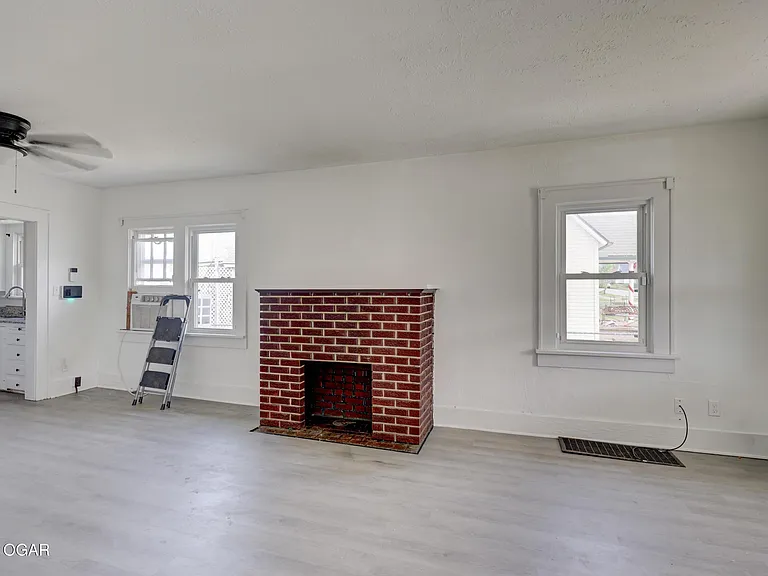 2212 Bird Ave — Photo 6