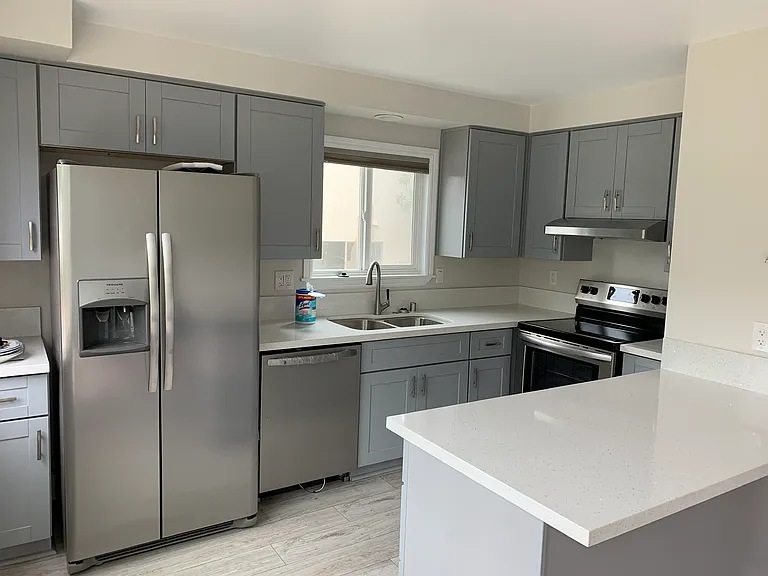 1846 Oxford Ave — Photo 3