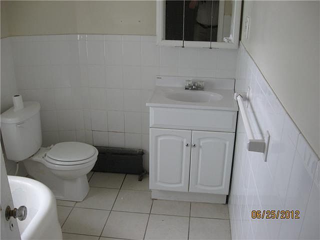 2nd image of 512 E Godfrey Ave