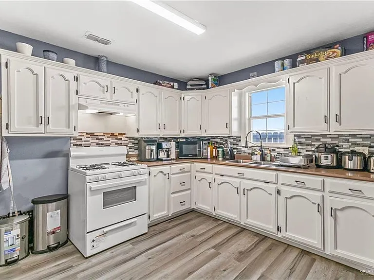 2129 Newport St — Photo 3