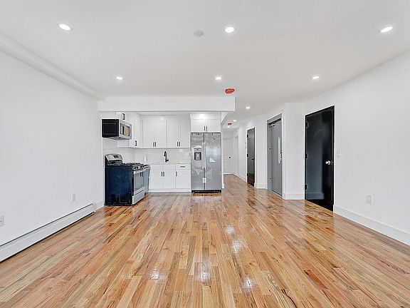 4th image of 7241 Hillmeyer Ave