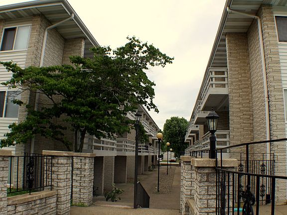 3rd image of 2801 Emerson Ave APT 9