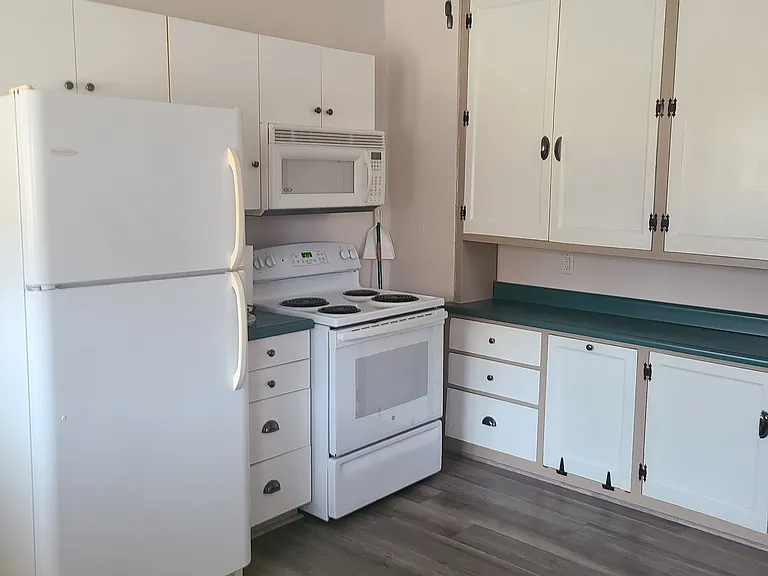 647 S Main St #2 — Photo 8