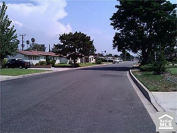 4th image of 581 E Orangewood Dr