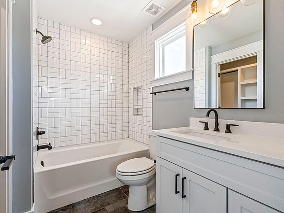 5th image of 530 Edwin St #10