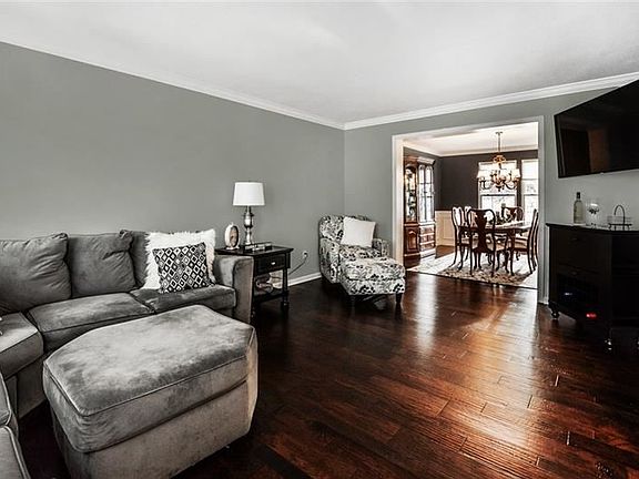 5th image of 629 Water View Dr