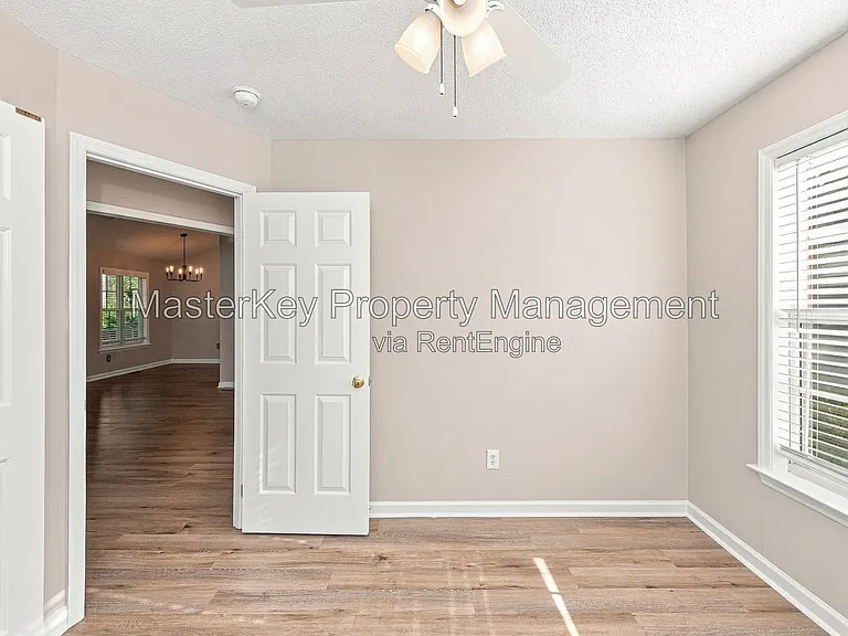 201 Harvester Dr — Photo 20