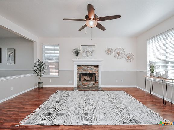 3rd image of 515 Bridle Ln