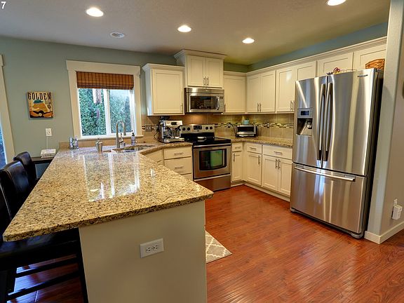 5th image of 1609 NE 158th Ct