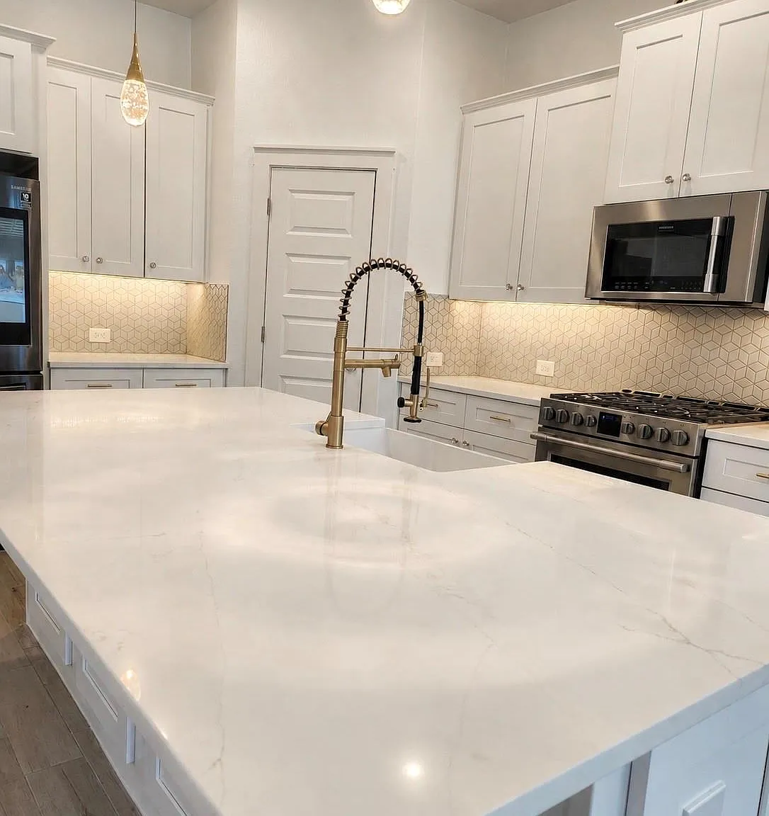 3 bed, 2.5 bath, 1961 sqft, $3,290 — Photo 3