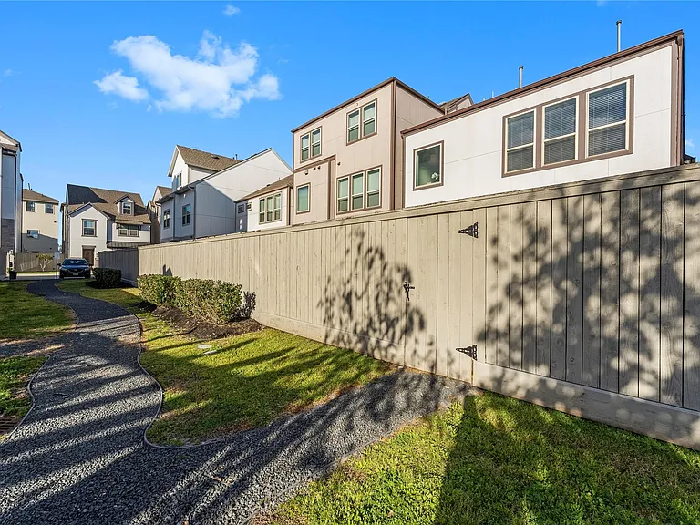 817 Kamano Ave — Photo 28