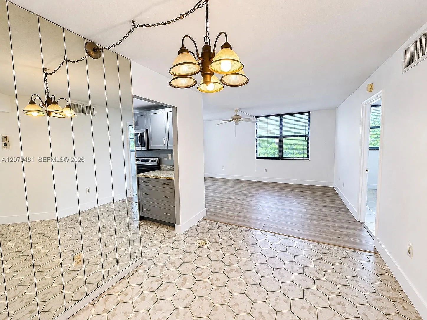 Lime Bay Condominium 6 — Photo 2
