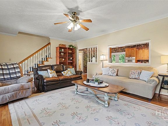 3rd image of 129 Tanglewood Drive