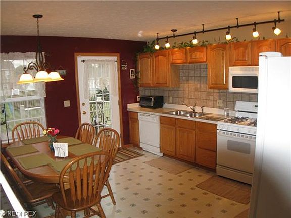 4th image of 855 Knightsbridge Dr