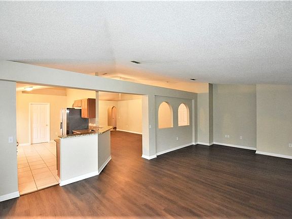 4th image of 811 Rocky Mountain Ct
