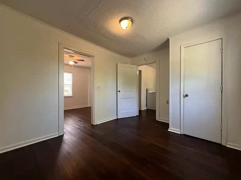 621 W Jones Ave #B — Photo 7