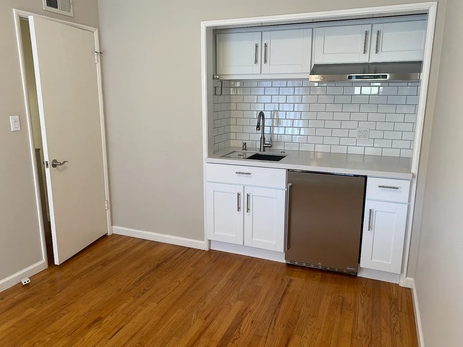 W 139th St, Hawthorne — Photo 3