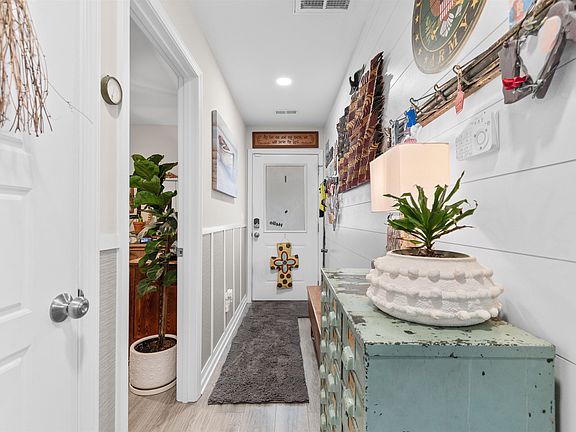 4th image of 220 Kings Crossing Loop