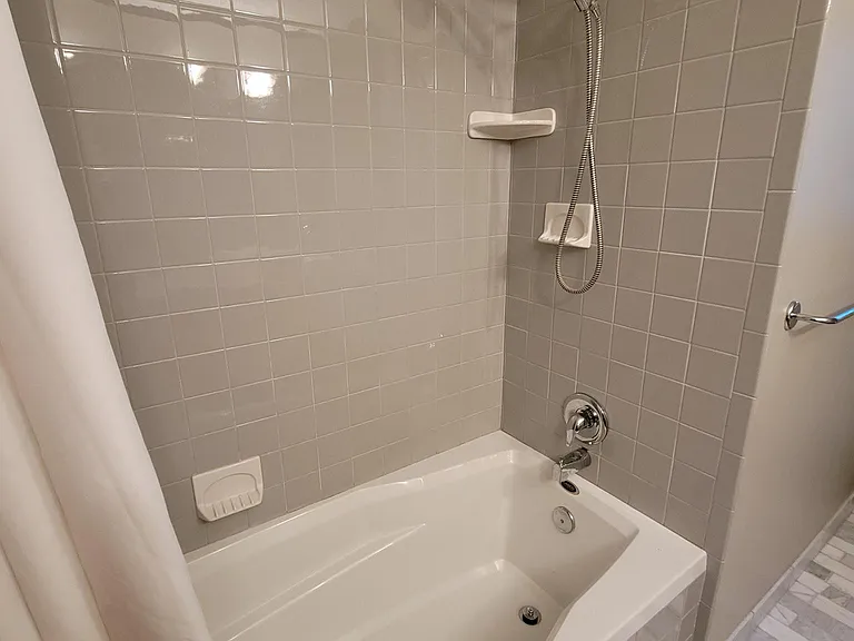 2179 S Belaire Dr E — Photo 16