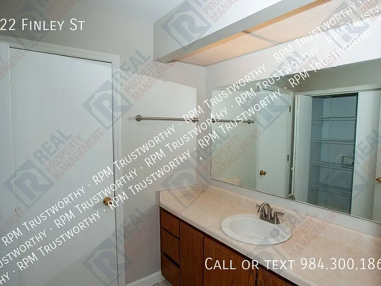 522 Finley St — Photo 9