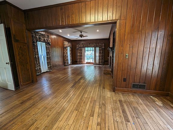3rd image of 100 Crestview Drive