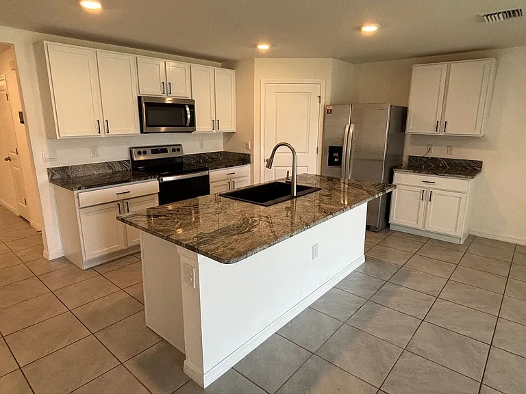 8940 SW 50th Ter — Photo 11