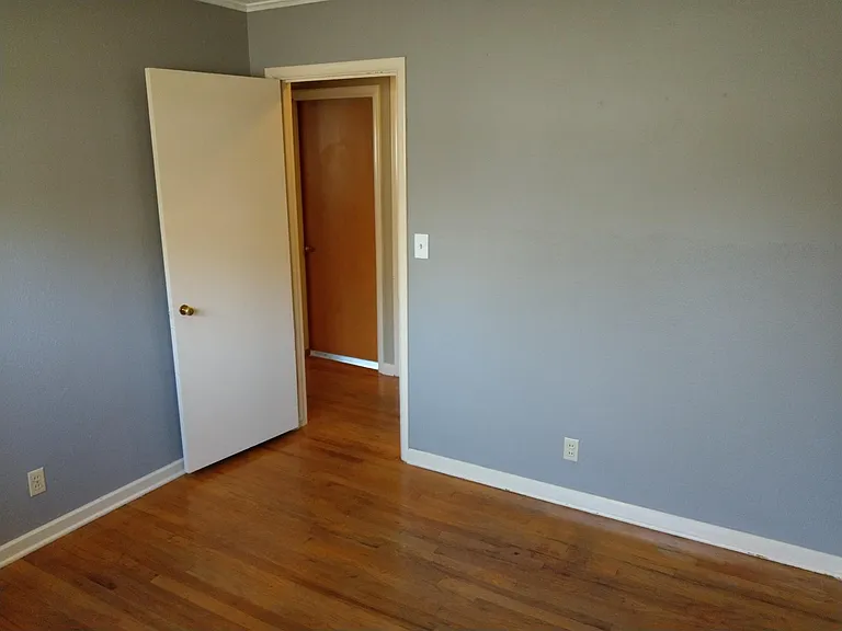 1804 E Woodland Rd — Photo 7