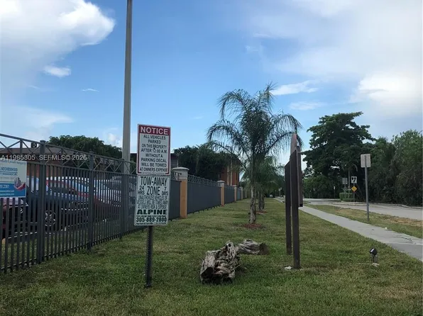 9467 SW 76th St APT Q3, Miami, FL 33173