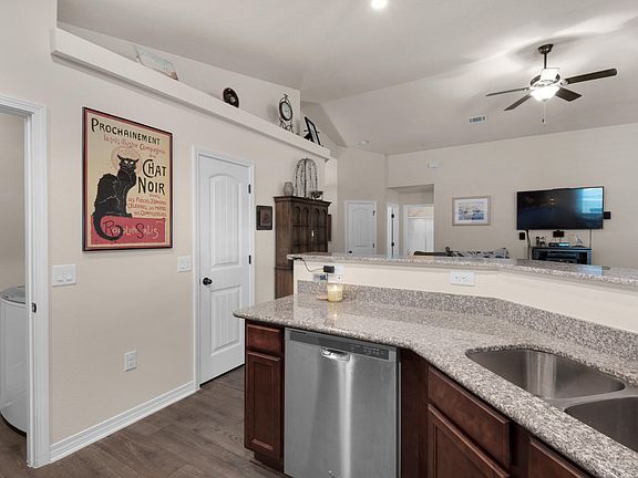5th image of 5606 Peach Dr
