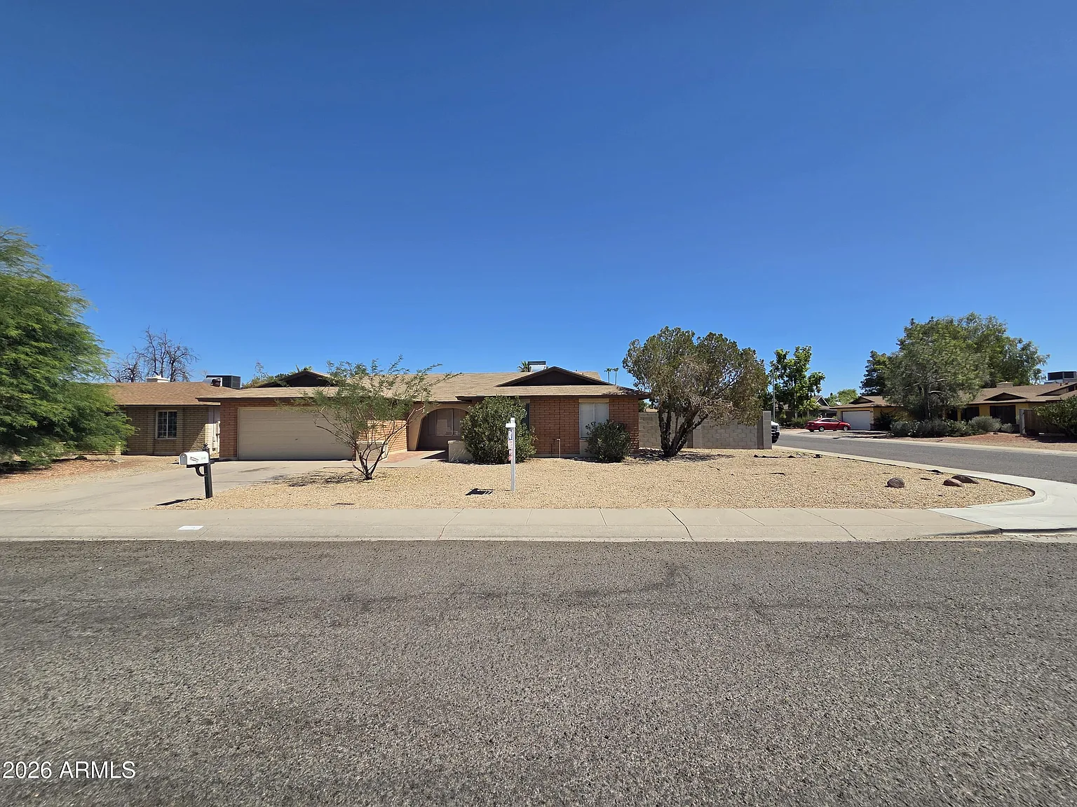 4 bed, 2.0 bath, 1922 sqft, $2,375 — Photo 2