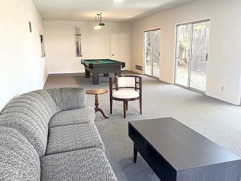 Vanderbilt West Apartments — Photo 9