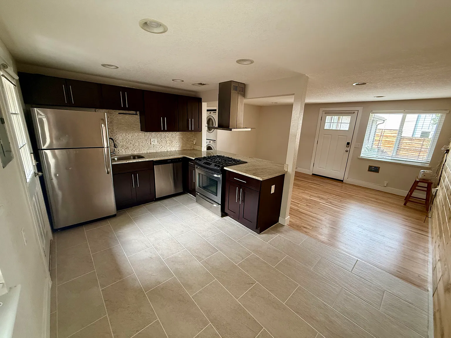 2 bed, 726 sqft, $2,500 — Photo 4