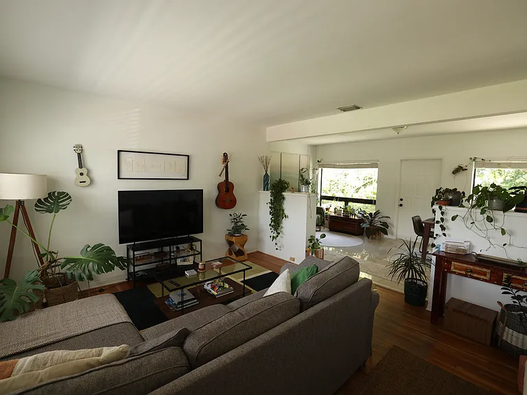 5758 SW 27th St — Photo 4