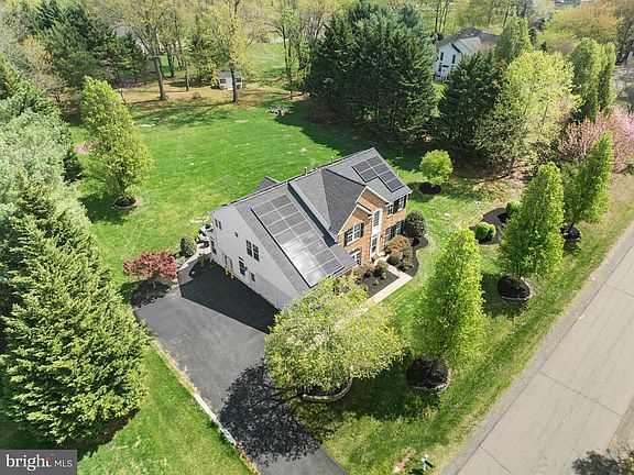 3rd image of 6909 Tanglewood Dr