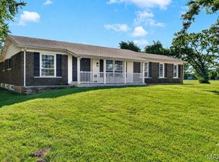 9 Edinburg Ct, Florissant, MO 63033