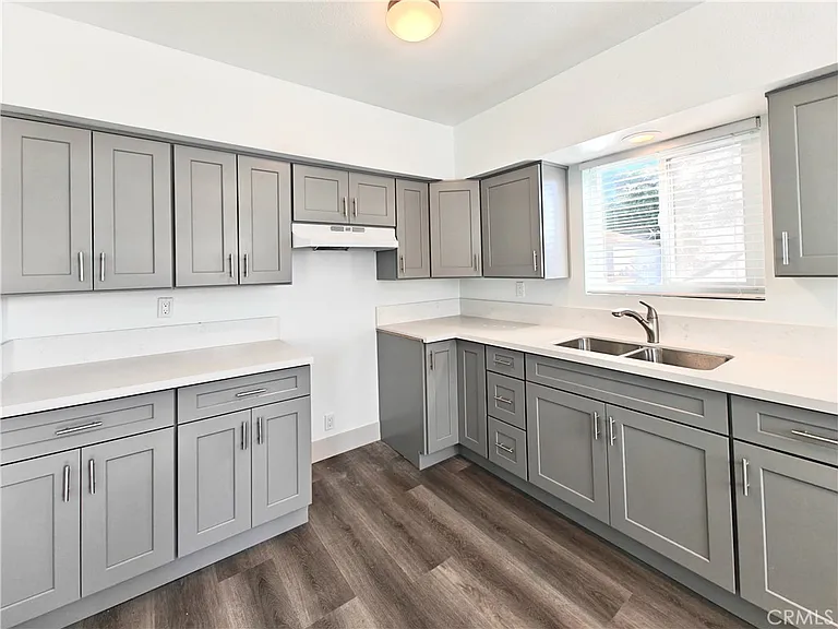 6728 S Whittier Ave — Photo 6